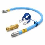 Tandoor Gas Hose AS01 – tandoor gas hose kit components including blue flexible hose with yellow GAS CONNECTOR capacity label, brass quick disconnect, and coiled blue restraining safety cable with carabiners